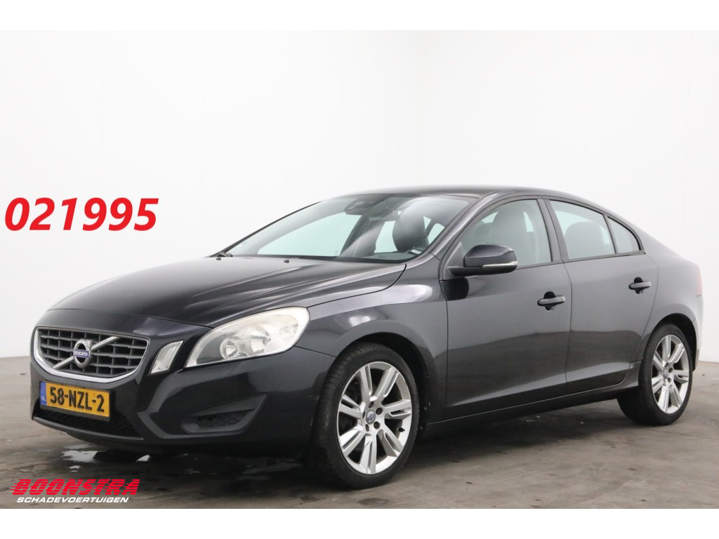 Volvo S60 2.4 D5 Kinetic Leder Navi Clima Cruise PDC AHK