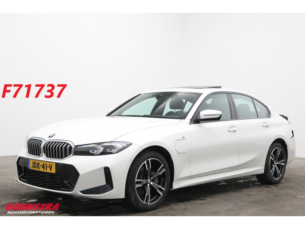 BMW 3-serie 330e M-Sport Schuifdak Leder LED Navi Clima Cruise Camera SHZ