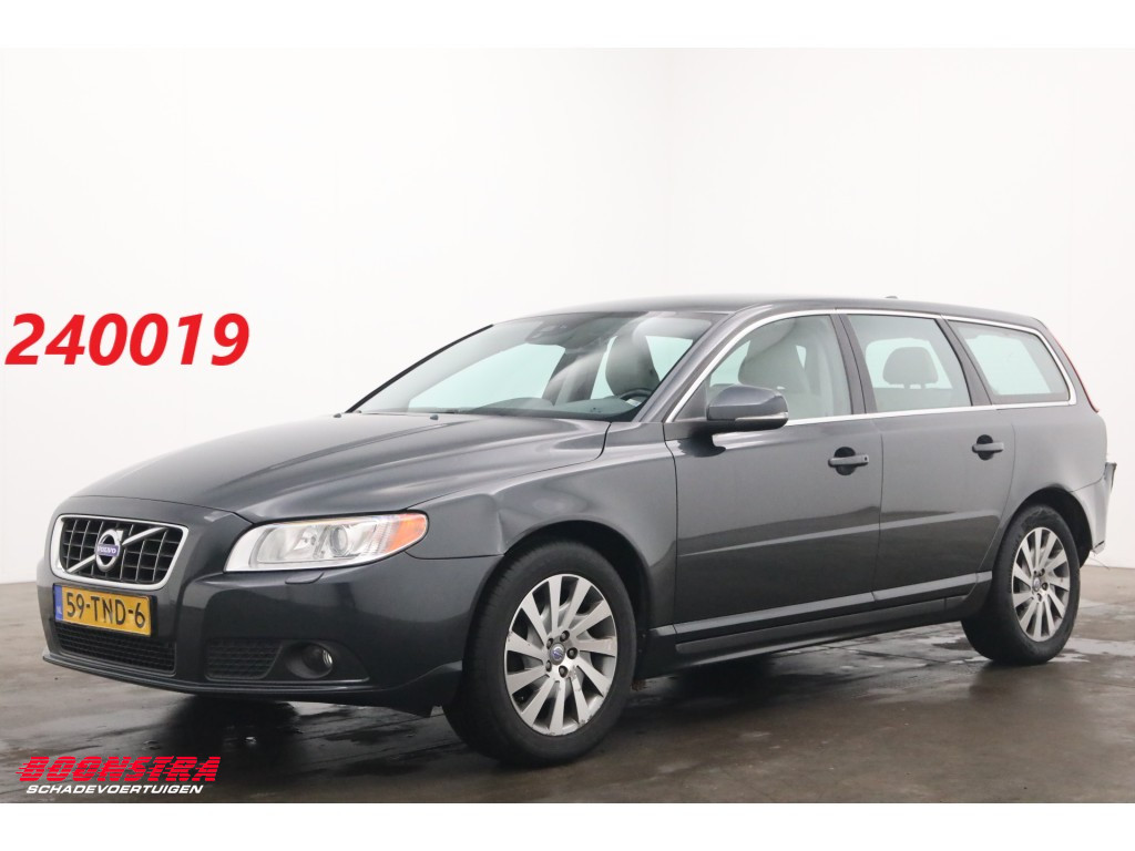 Volvo V70 1.6 T4 Momentum Leder BiXenon Navi Clima Cruise SHZ PDC AHK