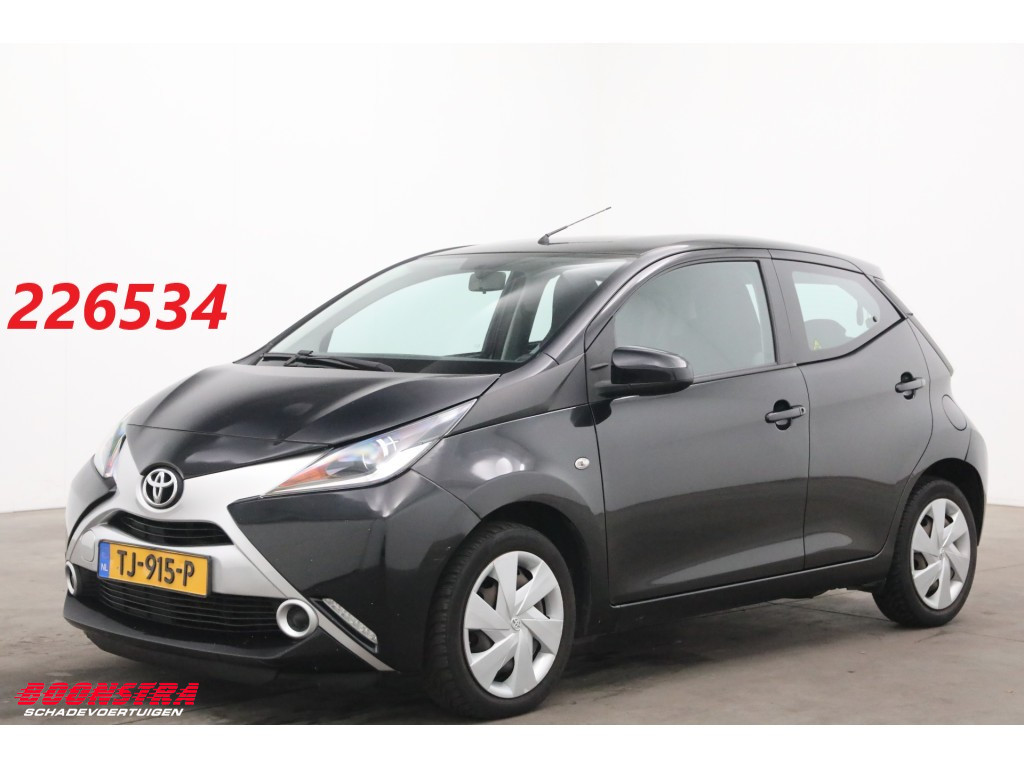 Toyota Aygo 1.0 VVT-i x-play Aut. Airco Camera Bluetooth 98.797 km!