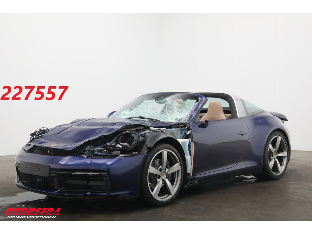 Porsche 911 992 Targa 4 PDK PDLS PADM Lift Bose Sport Chrono Leder Camera SHZ 5.835 km!